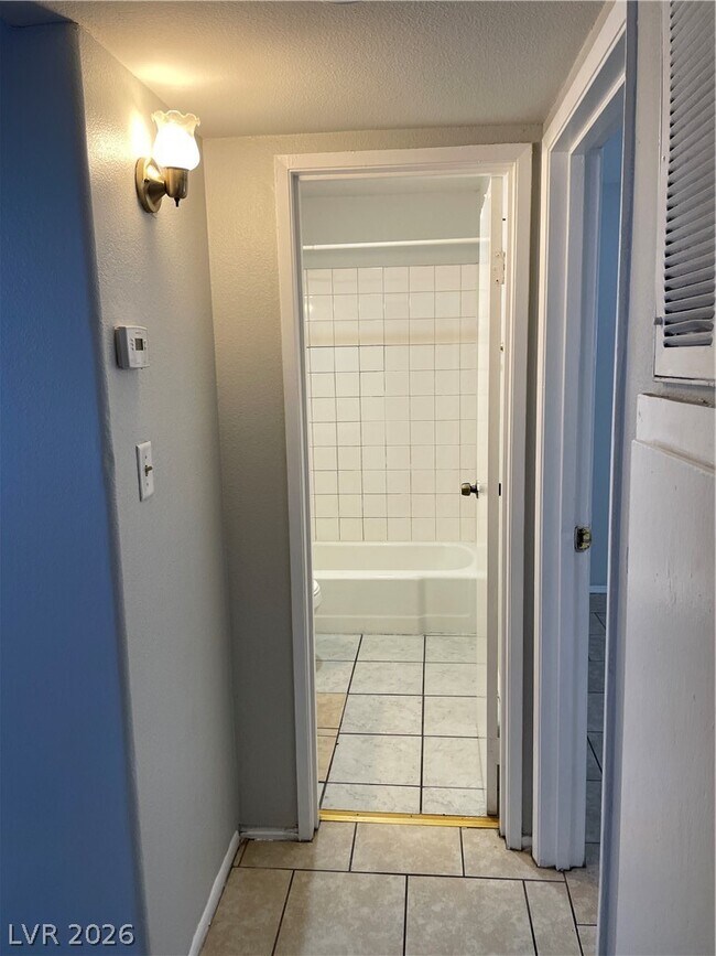 Building Photo - 3380 Brussels St