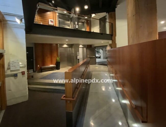 Building Photo - Gorgeous 1 or 2 Bed in Marshall-Wells Loft!