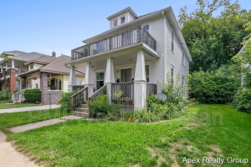 Primary Photo - 1530 Quarry Ave NW
