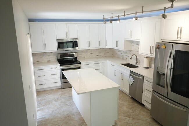 Building Photo - 627 Buttonwood Ln
