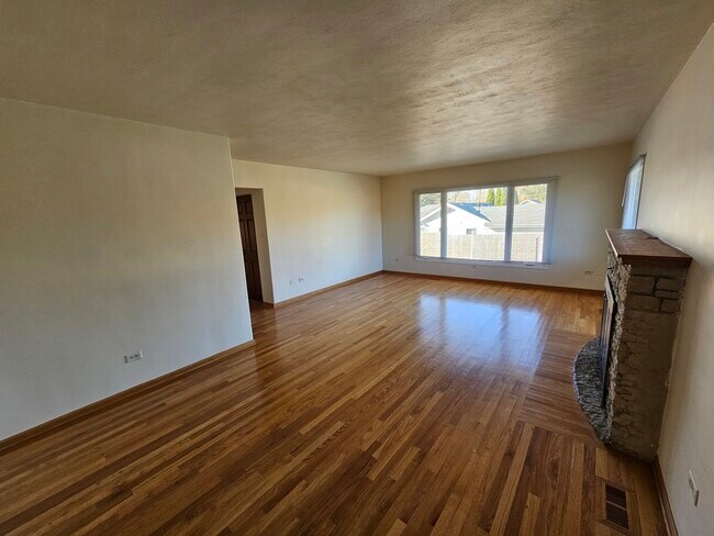 Foto del edificio - 811 Hoyle Rd