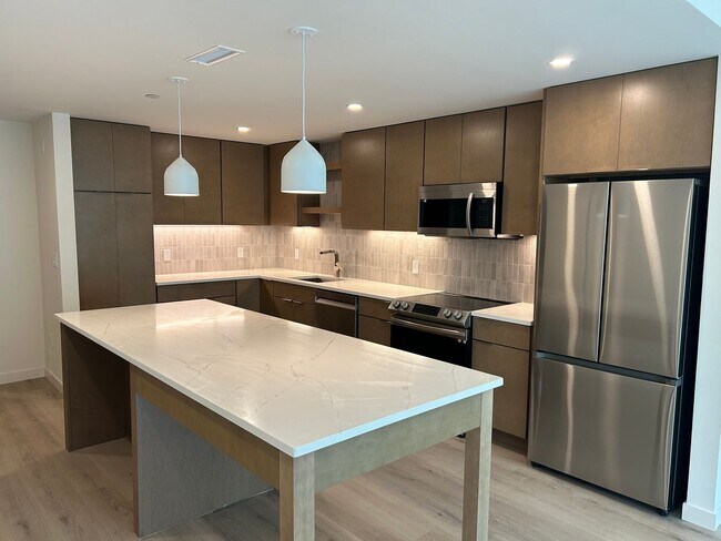 Interior Photo - 44 Springside