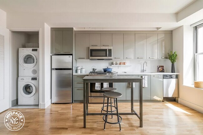 Building Photo - 310 Clarkson Ave