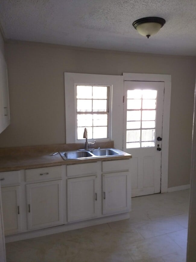 Foto del edificio - 481 Marianna St