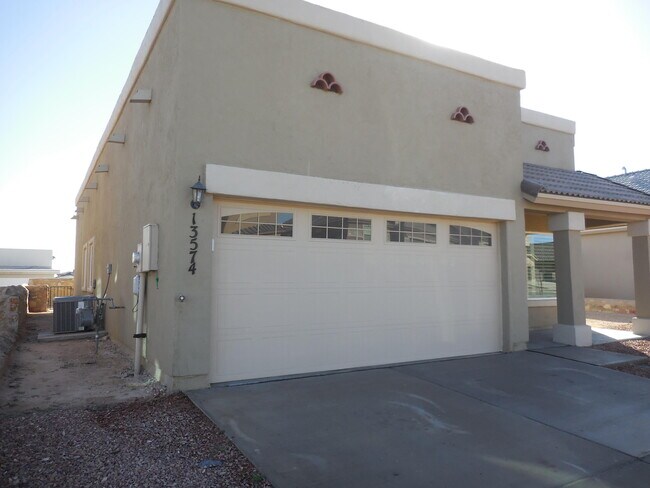 Building Photo - 13574 Sproatley St