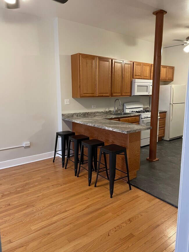 Kitchen Breakfast Bar - 18059 Torrence Ave