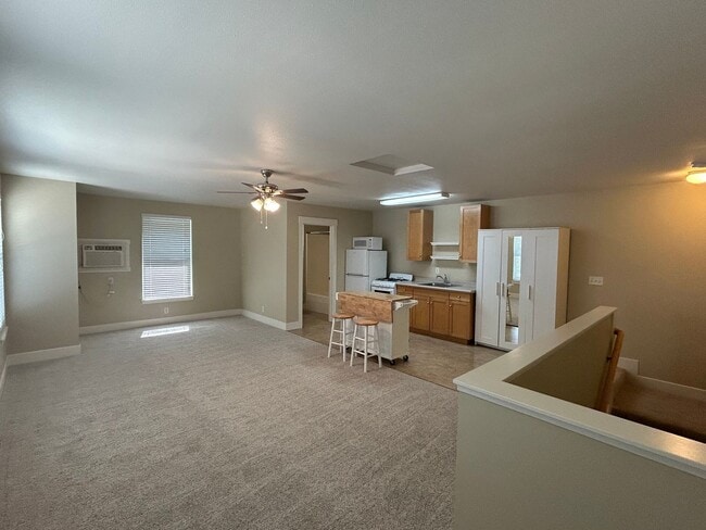 Building Photo - Studio unit in Doe Mill