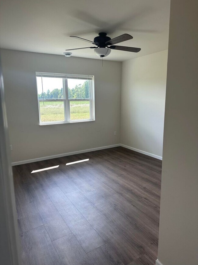 Building Photo - 3 Bedroom Duplex