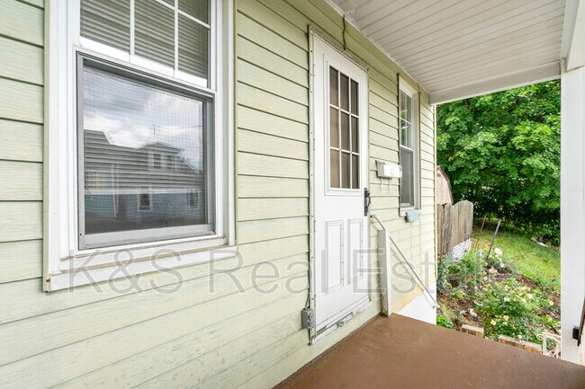 Building Photo - 2721 Berg St