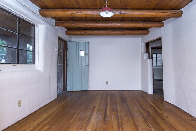 Foto del edificio - NE 2 Bedroom 1 1/2 Bath