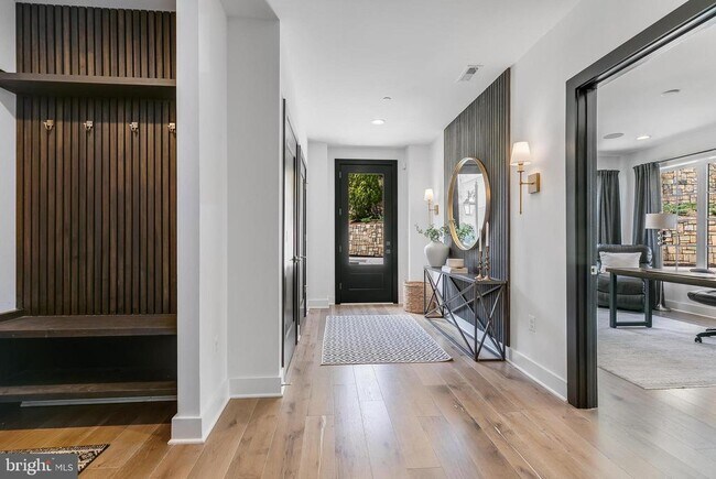 Foto del edificio - 8201 River Rd