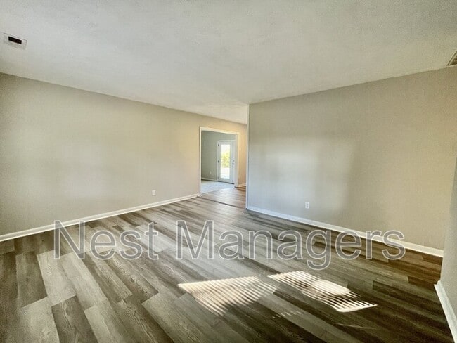 Foto del edificio - 5985 McDonald Rd