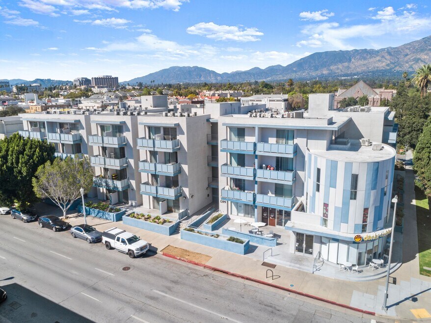 Aqua Courtyard Suites