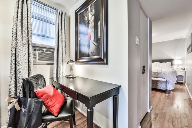 Foto del edificio - 3238 N Southport Ave