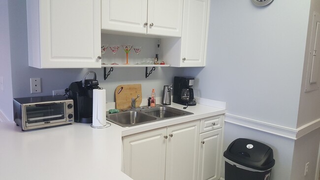 Building Photo - Beautiful 1st floor 1 bedroom Condo Myrtle...