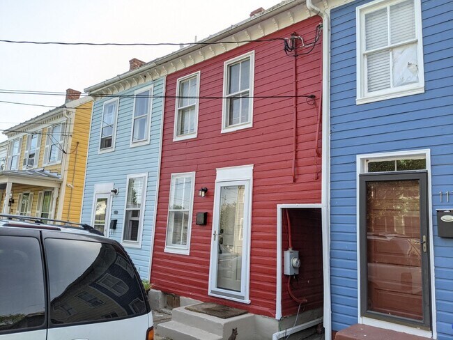 Foto del edificio - Charming two level row house in downtown Frederick available now!