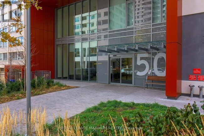 Photo du bâtiment - 50 Dunfield Ave