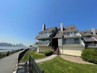 Primary Photo - 17C Riverview Cir