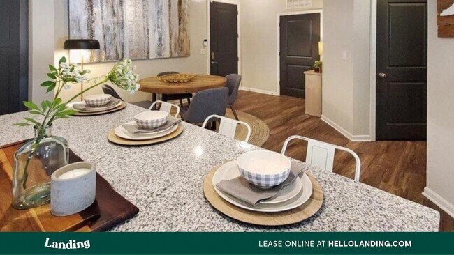 Foto del edificio - 7000 Harris Hills Ln