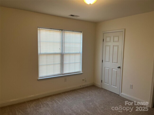 Foto del edificio - 1923 Crestmont St