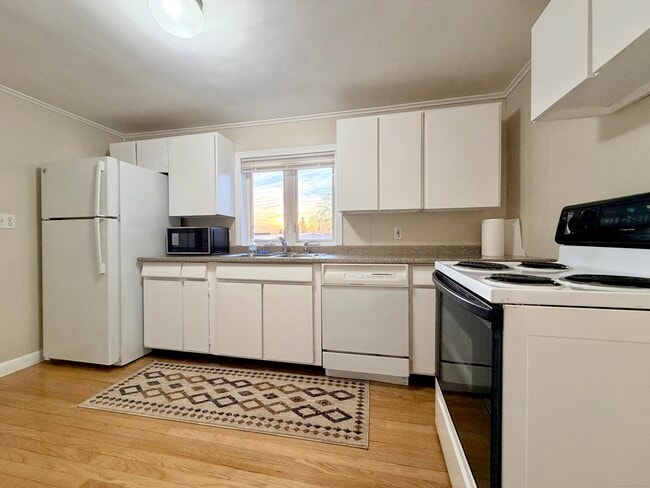 Building Photo - 12 Clark Ln