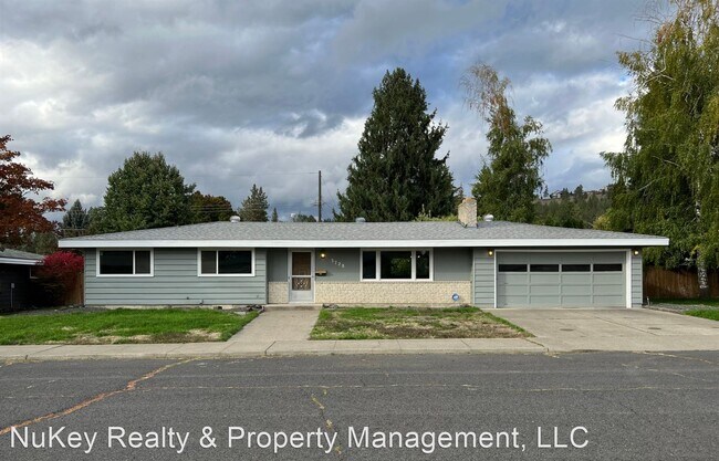 Building Photo - 4 br, 2 bath House - 3728 W. Delbert Ave