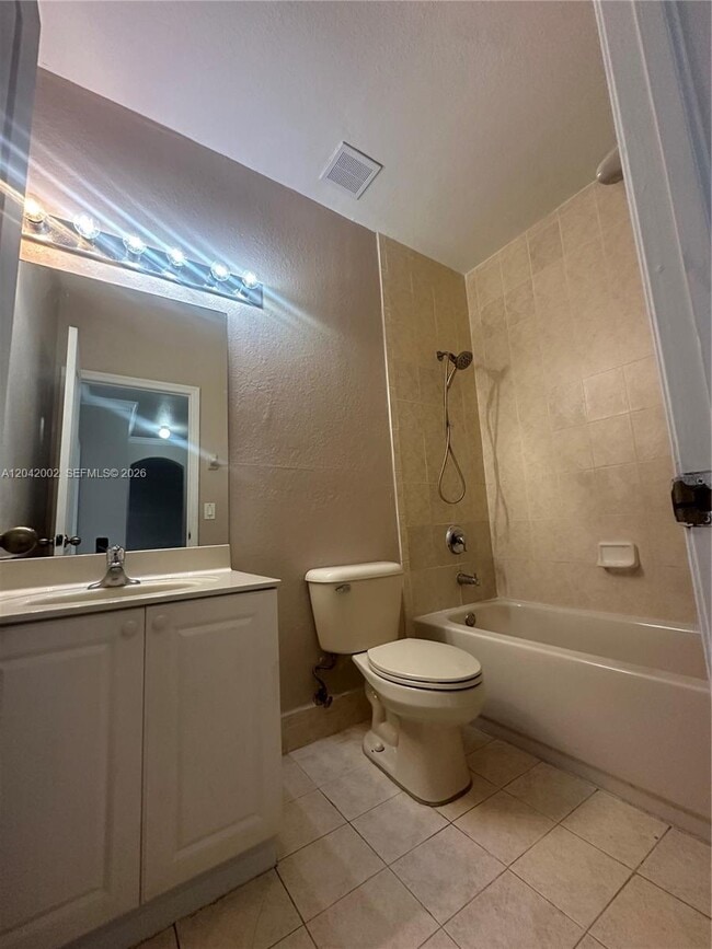 Building Photo - 1656 SE 29th Ct