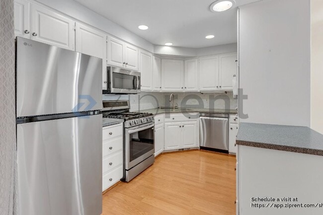 Building Photo - 1760 Kenard St NW