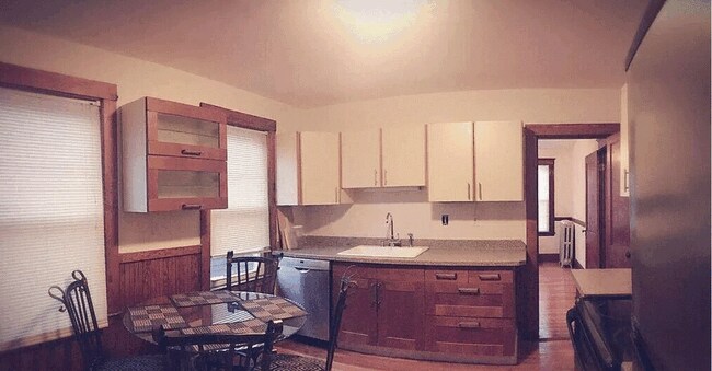 Building Photo - 68 Belden St