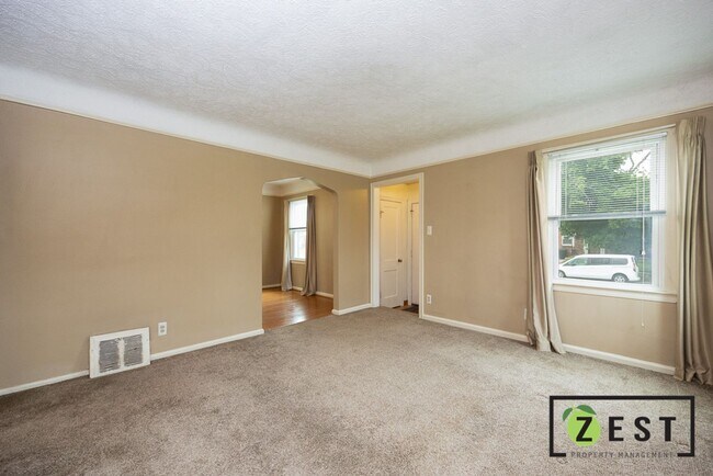 Foto del edificio - Amazing 3 Bedroom 1 Bathroom - $1,375.00