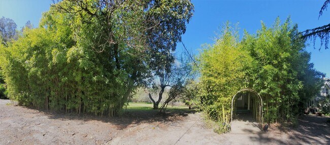 Foto del edificio - 3067 Browns Valley Rd