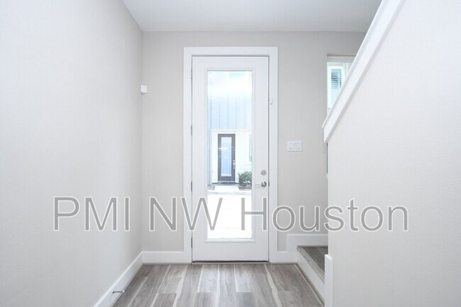Foto del edificio - 5904 Gardendale Dr