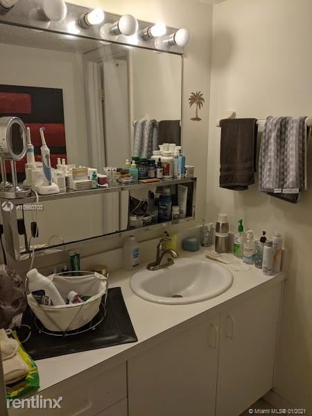 Building Photo - 3 br, 2 bath Condo - 7261 NW 16th St