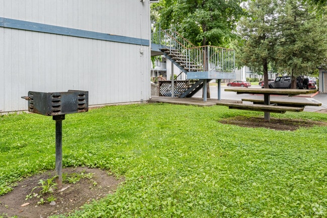 BBQ Area - 5209 Old Redwood Hwy, LLC