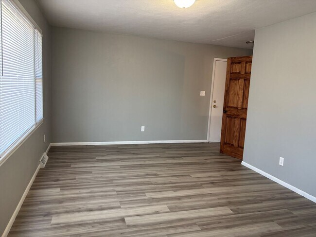 Foto del edificio - 3 bedroom, 2 bath home in Waterloo