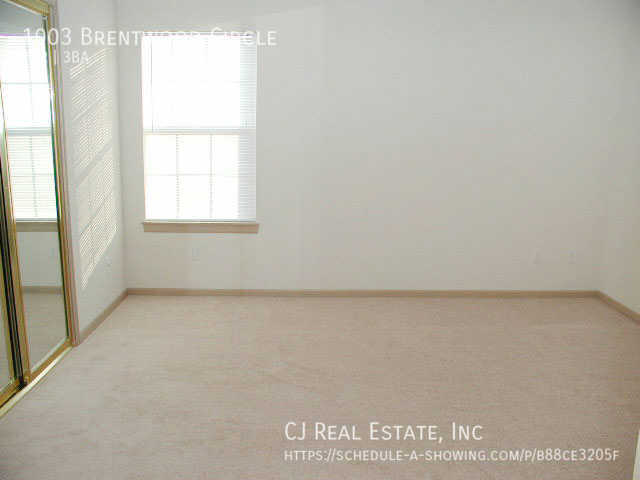 Foto del edificio - 1003 Brentwood Cir