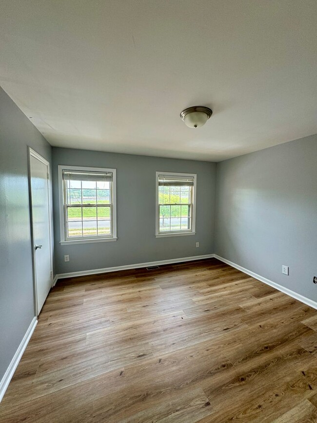 Building Photo - Cute Townhouse in South Charlotte