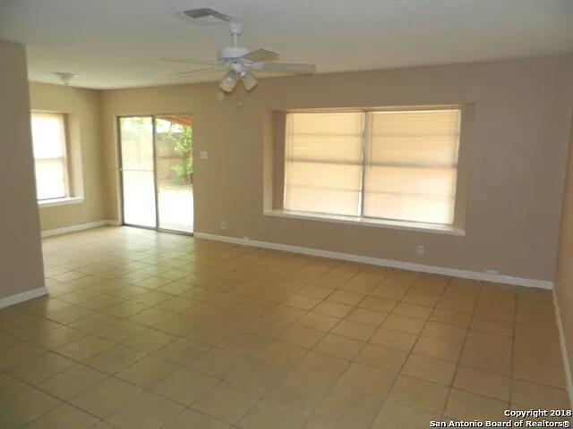 Foto del edificio - 1078 Honey Tree St
