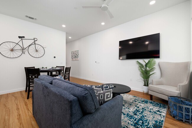 Foto del edificio - Stylish 1-Bed Oasis with Elevator Access, Resort-Style Pool, and In-Home Laundry in New Braunfels