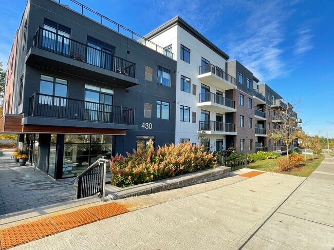 Building Photo - 430 Ferndale Drive South