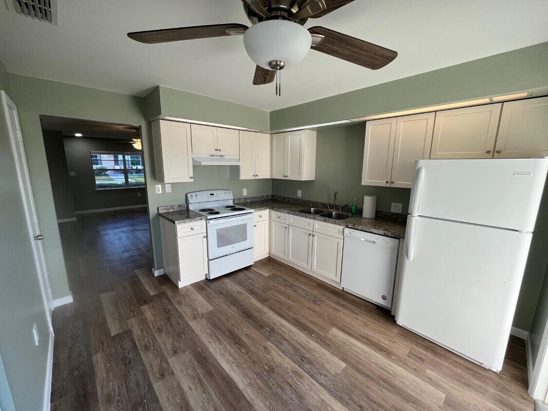 Foto principal - 101 Lake Hunter Dr