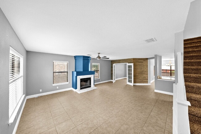 Building Photo - 2 WEEKS FREE RENT WITH 18MO LEASE SIGNED B...