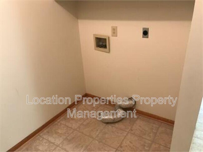 Foto del edificio - 945 Homewood St