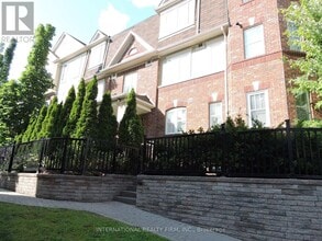 Building Photo - 714-714 Neighbourhood Cir