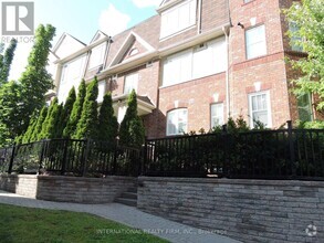 Building Photo - 714-714 Neighbourhood Cir