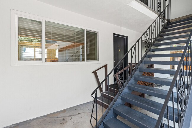 Building Photo - 1151 Davis St