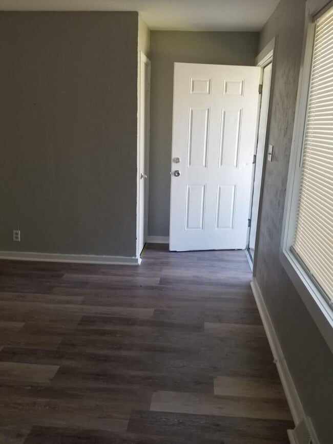 Building Photo - 3 Bdr Large Single Family House in a Nice ...