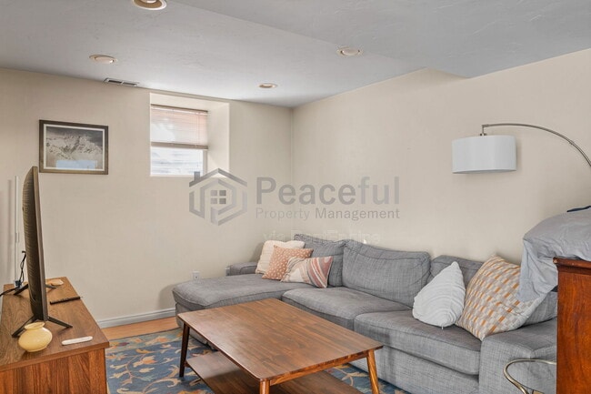 Foto del edificio - 322 E 6th Ave