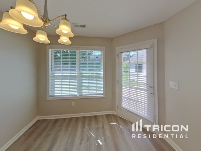 Foto del edificio - 78 Bedford Park Dr