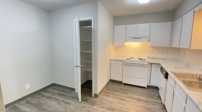 Cocina - Fontainebleau Apartments